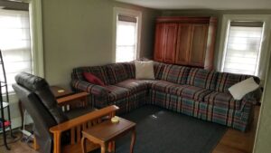 Spacious living room for large furniture and TV